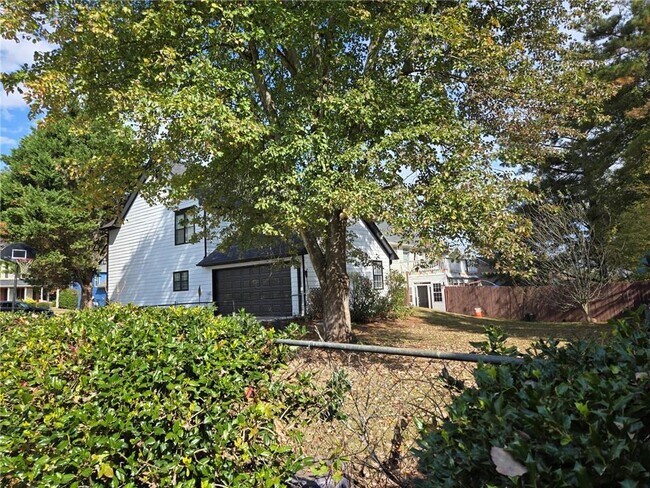 Building Photo - 3243 Oak Vista Way SW