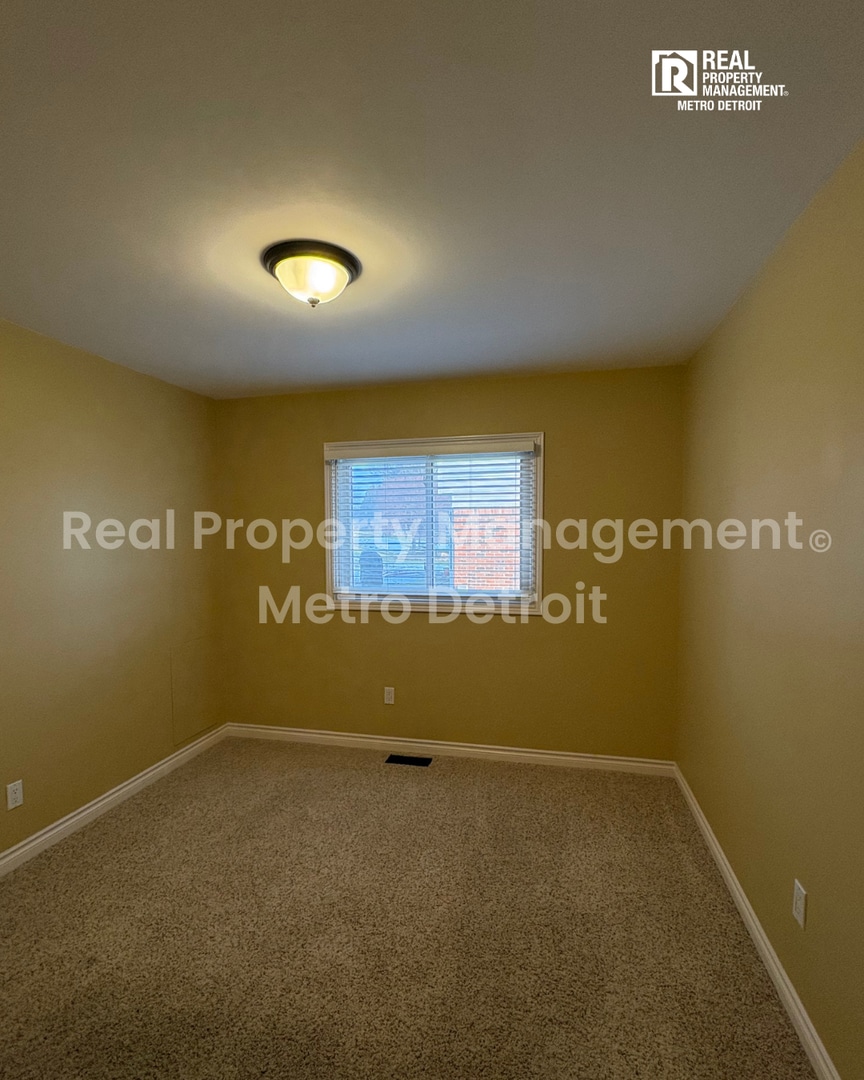 Building Photo - 2090 Cumberland Rd