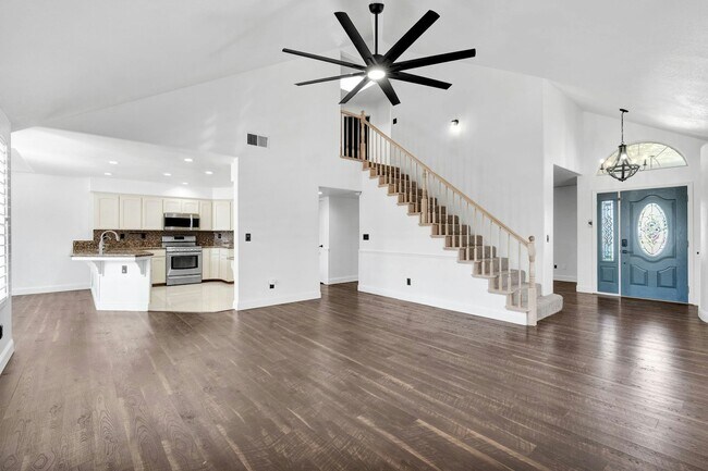 Building Photo - 3513 W Vartikian Ave