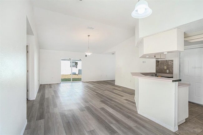 Building Photo - 8512 Lazy River Dr