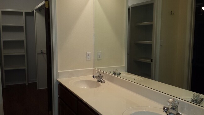 Building Photo - 34 Alta Way