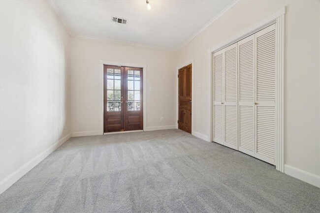 Building Photo - 2025 Elmen St