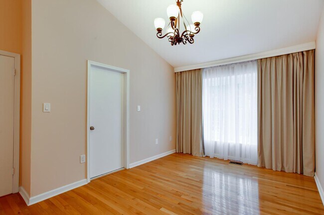 Building Photo - 21707 Leatherleaf Cir