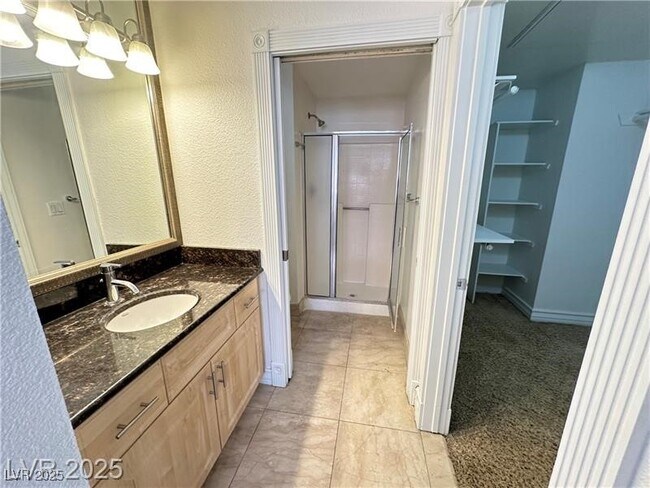 Building Photo - 270 E Flamingo Rd