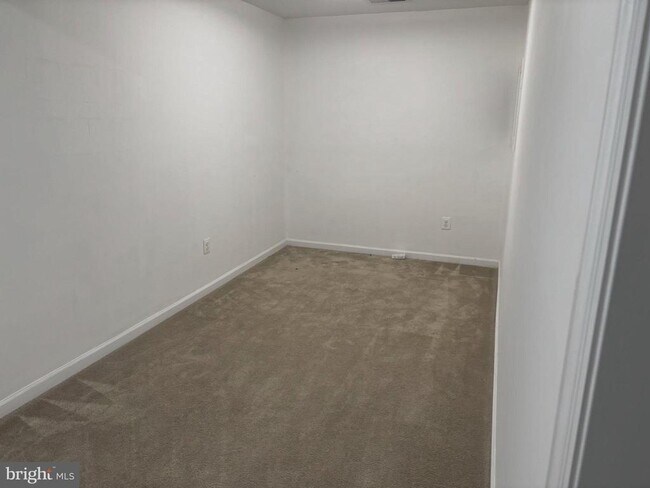 Building Photo - 2919 Lomond Pl