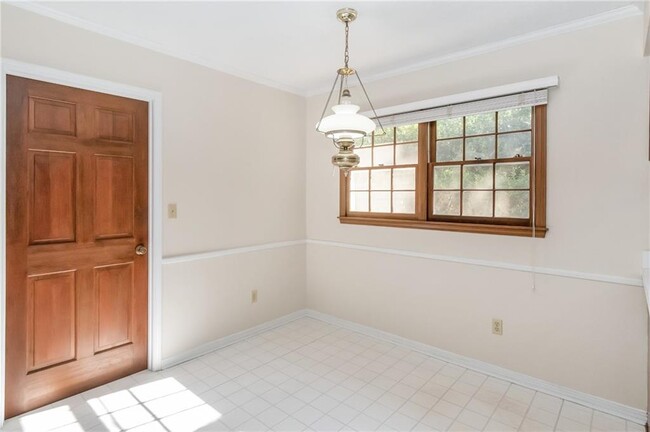 Building Photo - 1005 Westbury Dr
