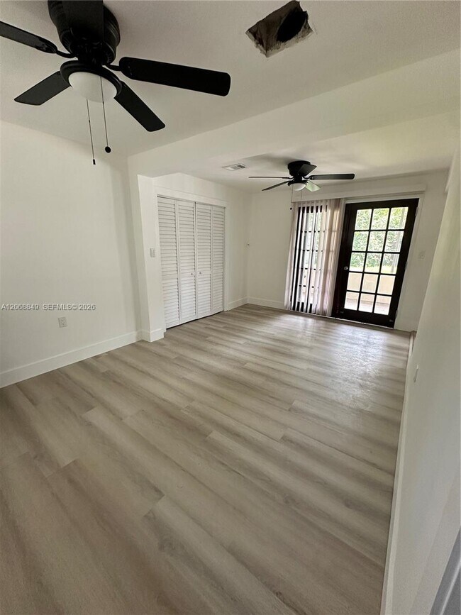 Building Photo - 3101 SW 102nd Pl