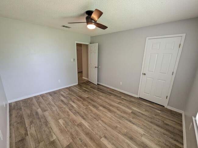 Building Photo - 9516 Brentwood Blvd