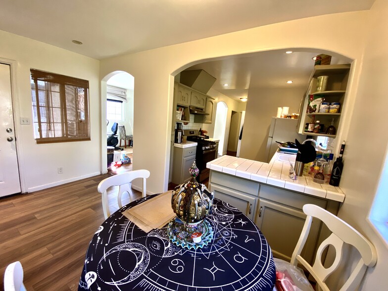 Building Photo - 1653 1/2 Maltman Ave