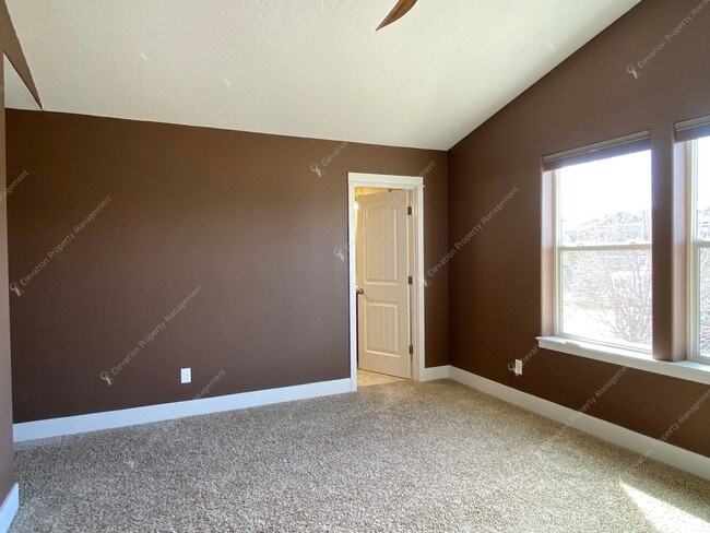 Building Photo - SW Bend Home Close to Old Mill & Deschutes River Trail