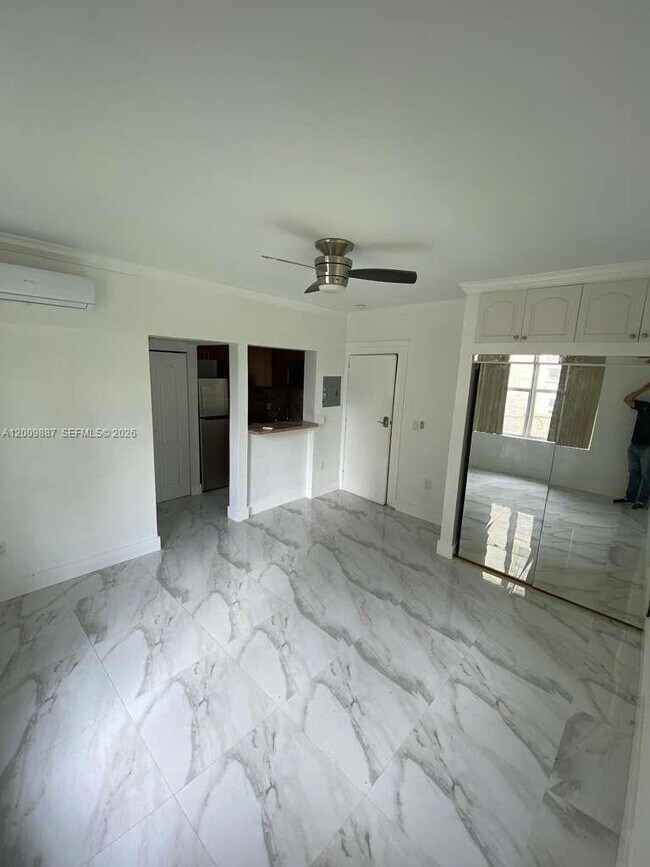 Building Photo - 119 Menores Ave