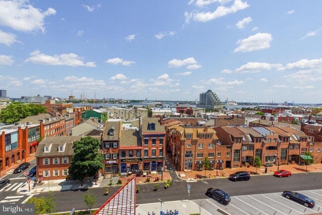 Building Photo - 200 Lombard St