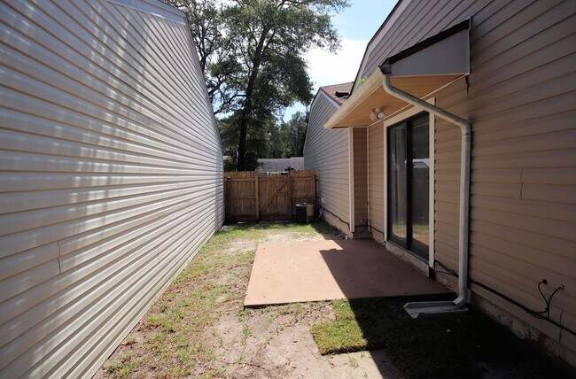 Building Photo - 104 Cedar Ridge Way