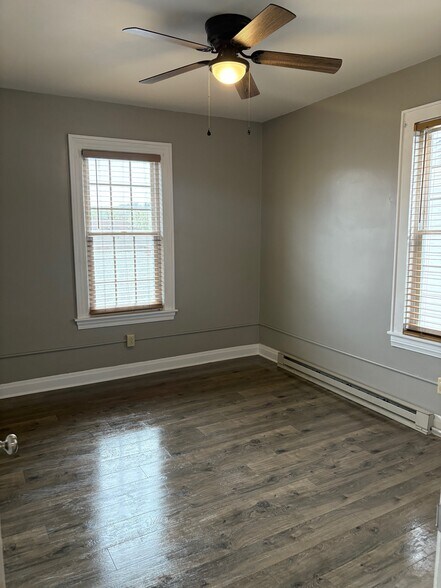 Building Photo - 652 Adams Ave