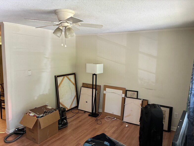 Living room - 344 18th Ave NE