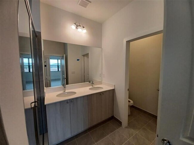 Building Photo - 5542 Agostino Way