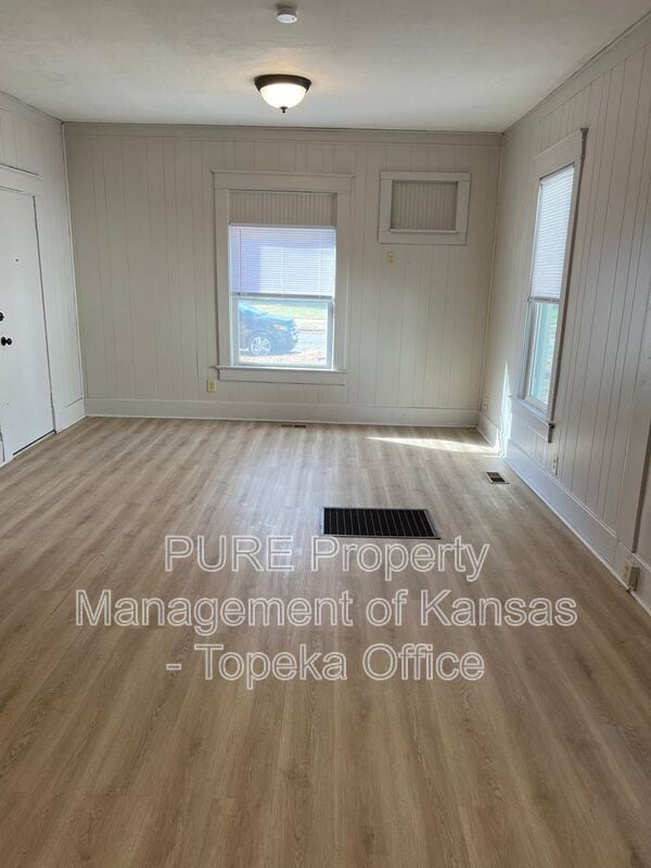 Building Photo - 430 NE Lime St