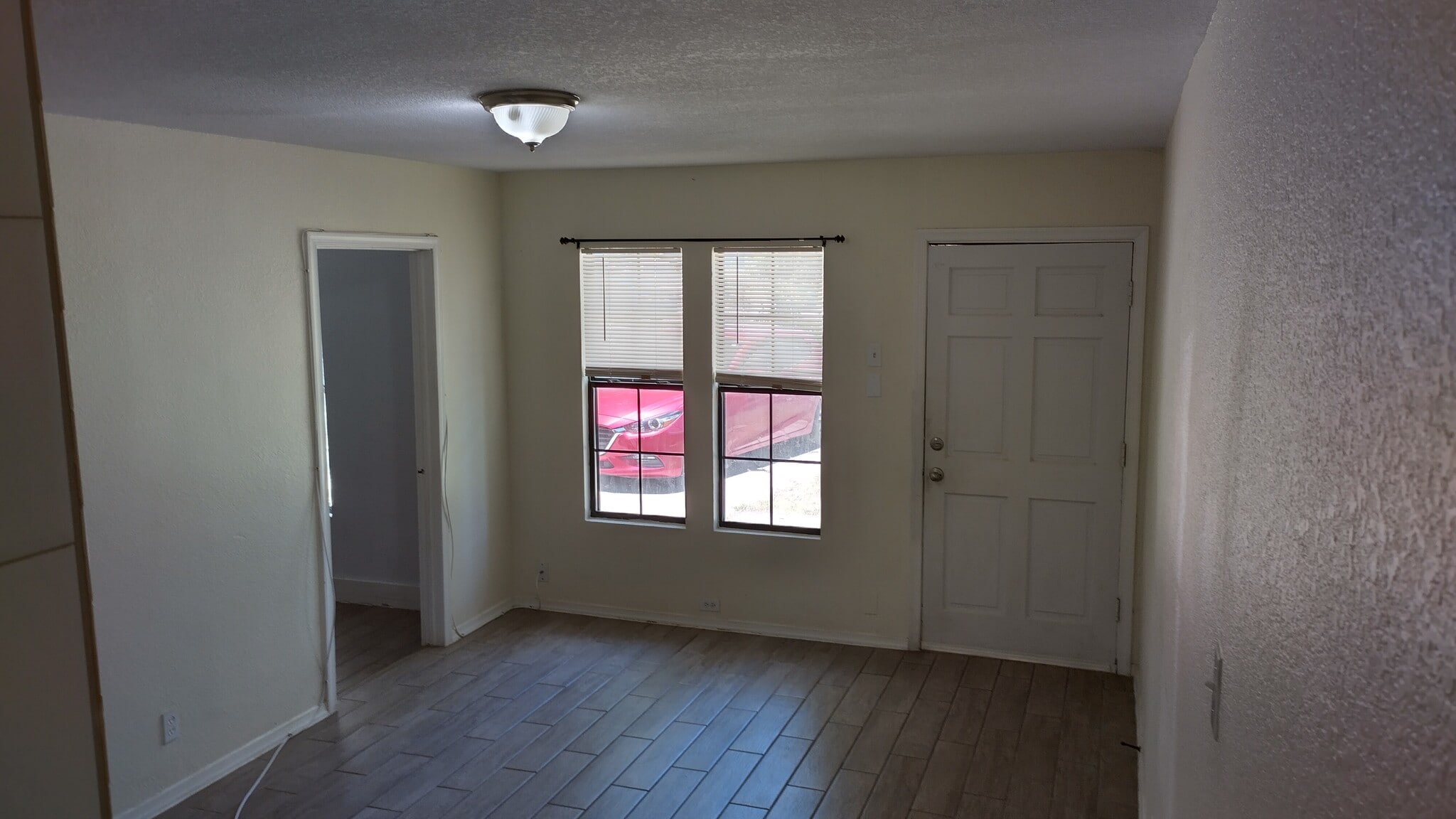 living room - 518 Riverdale Dr
