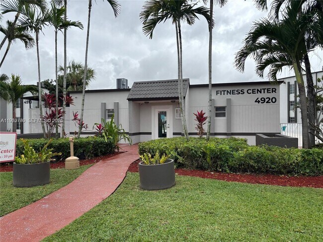 Building Photo - 5020 NW 79th Ave