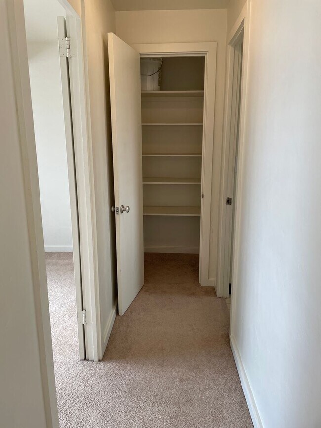 Building Photo - Makiki - Thurston Ave - 1 Bdrm/1 Bath - $1...