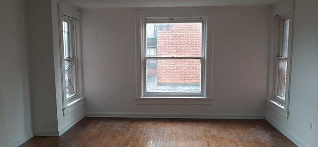 Building Photo - 806 Allegheny St