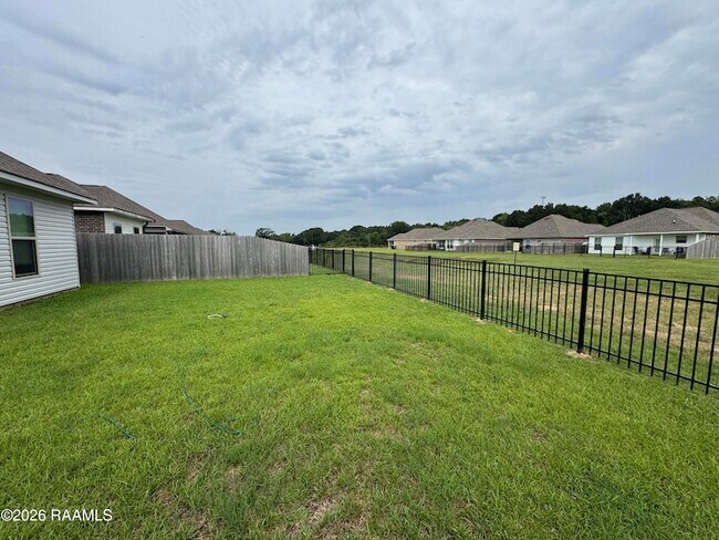 Building Photo - 325 Mulholland Ln