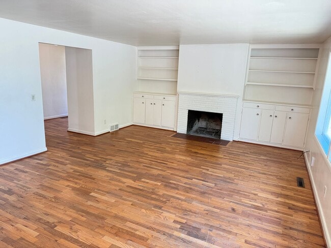 Building Photo - 3 bedroom, 1.5 bath house in Eugene!