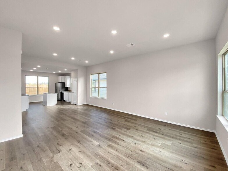 Building Photo - 13071 Clearview Dr