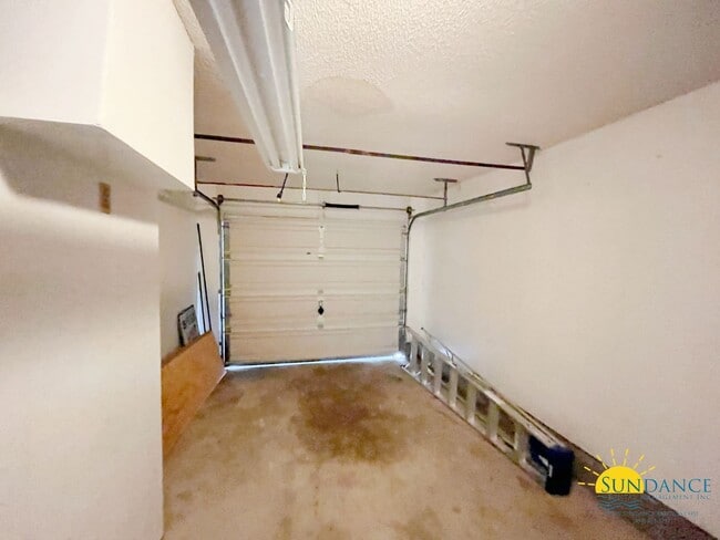 Building Photo - Adorable 2 Bedroom Home in Valparaiso!