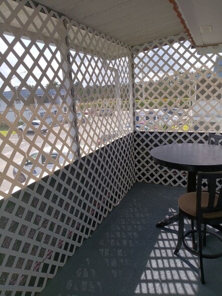 Building Photo - 619 Saxony M