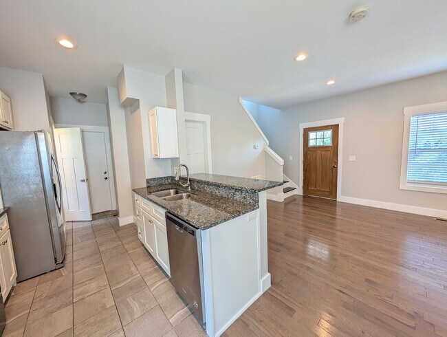 Building Photo - Asheville Rental-Oakley Area