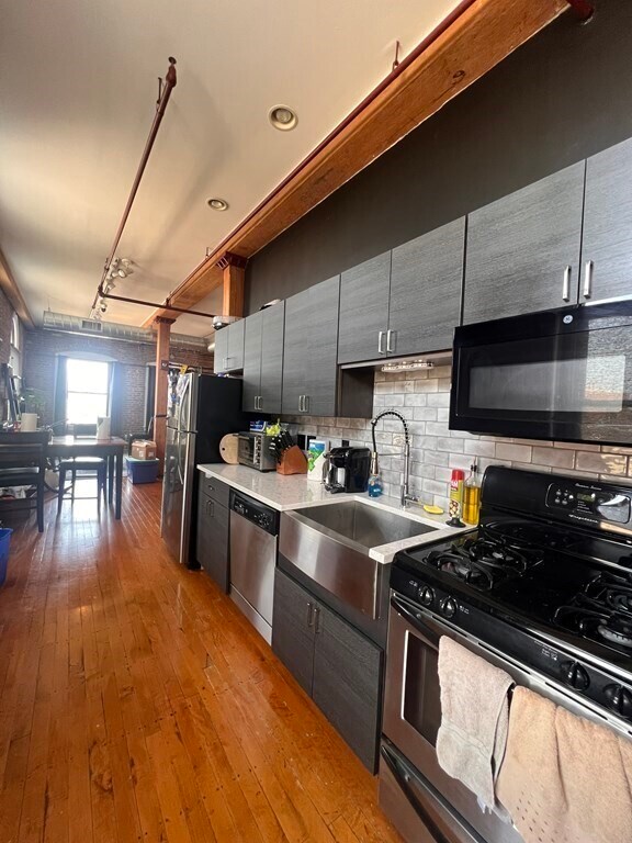 Building Photo - 250 Brighton Ave