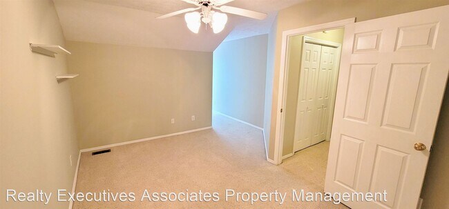 Building Photo - 3 br, 2.5 bath House - 829 Ashley Michelle...