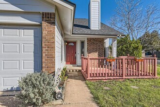 Building Photo - 708 Decker Prairie Dr