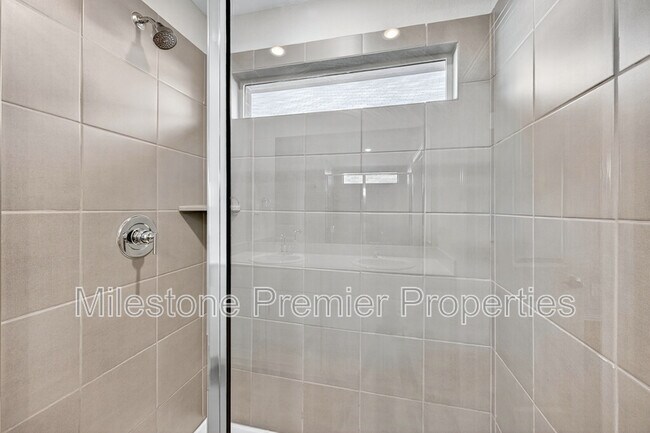 Building Photo - 2121 Gustavus Dr