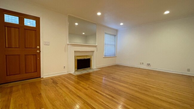 Building Photo - 3BD/2BA Single-Family Home with Attached Garage, Hardwood Floors, Washer/Dryer Included - Pets We...