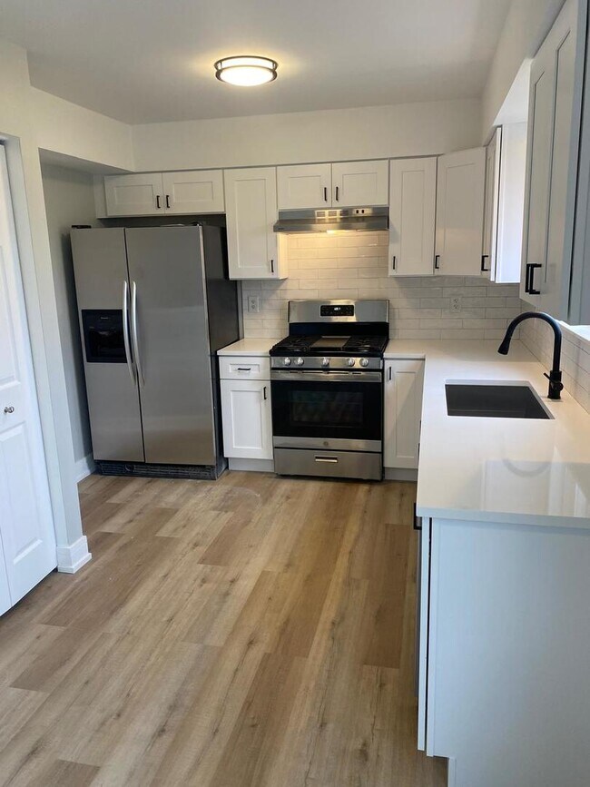 Building Photo - 21226 Chastworth Ln