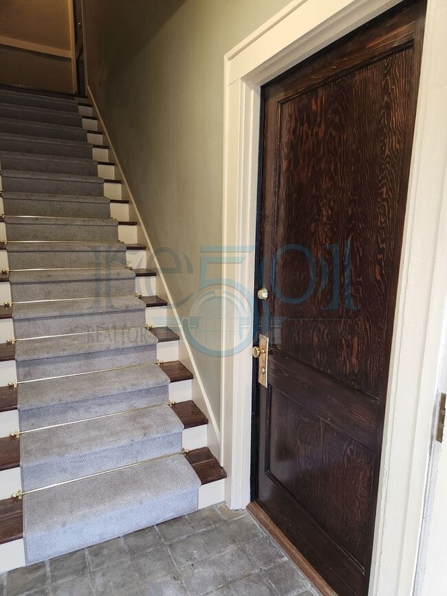 Building Photo - New Downtown Condo Feel With the Hillcrest Vibe!