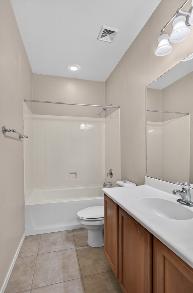 Building Photo - 6028 S Meadow Breeze Dr