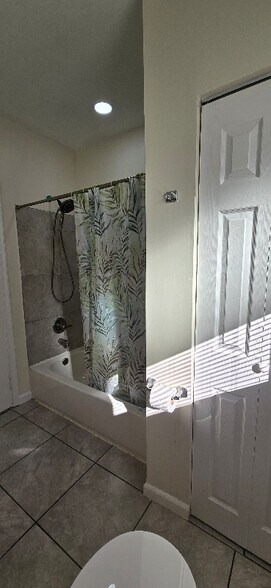 Building Photo - 6142 N 8th St