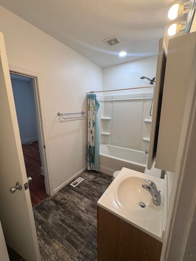 Building Photo - Charming 4-Bedroom Home in Desirable West ...