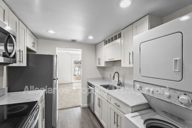 Building Photo - 2108 Monaghan Dr