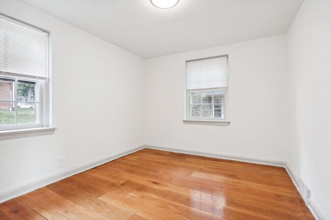 Building Photo - 2900 Midvale Ave