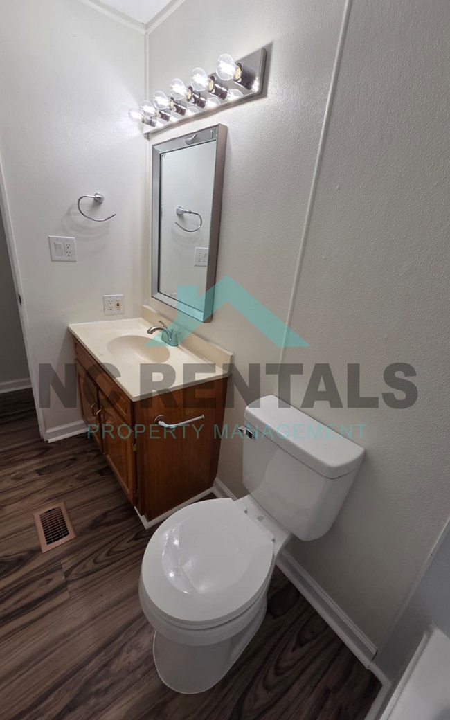 Building Photo - 7100 Tipton Dr