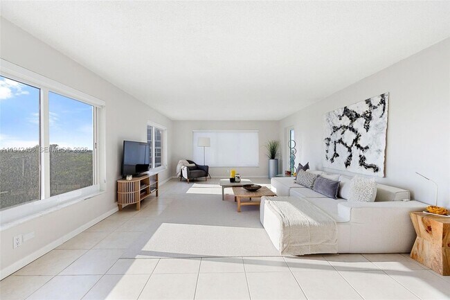 Building Photo - 1151 N Fort Lauderdale Beach Blvd