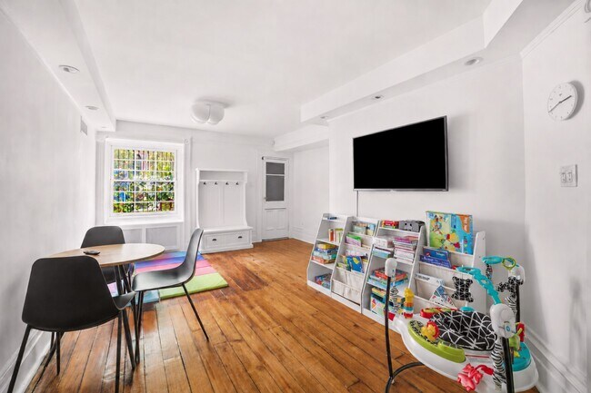 Building Photo - 117 E 91st St