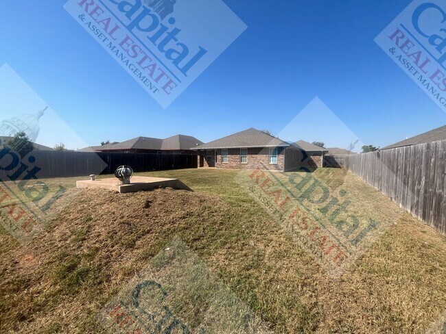 Building Photo - Beautiful 4 Bedroom