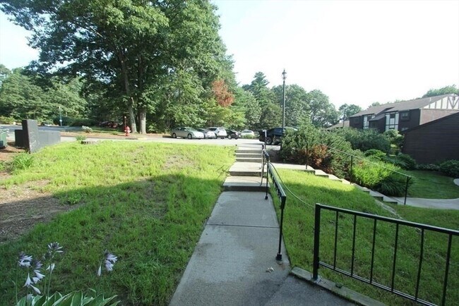 Building Photo - 76 Highwood Dr