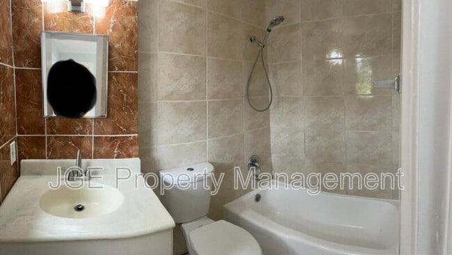 Building Photo - 3128 SW 12th Pl