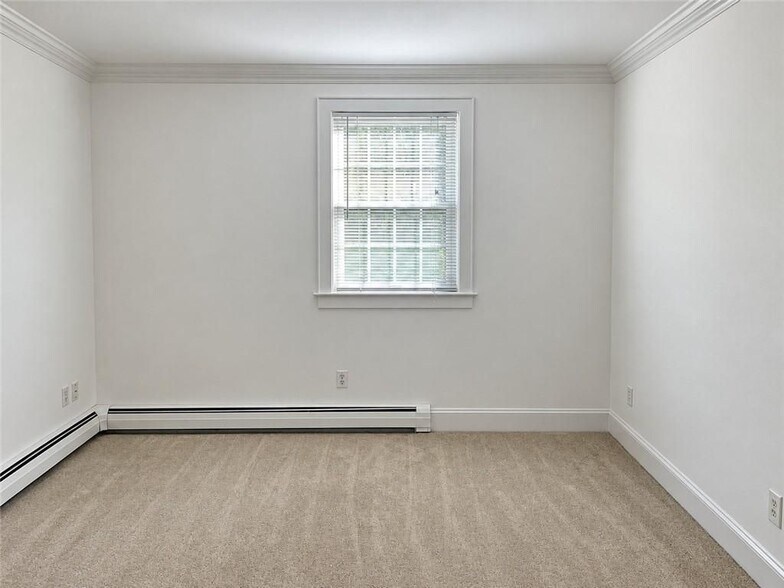 Building Photo - 571 Bellevue Ave